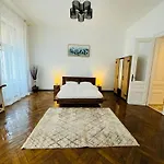 Savoya N°20 Old Town Apartment